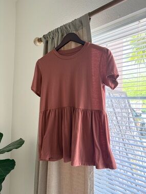 American Eagle Outfitters Short Sleeve Peplum Top in Rose Mauve